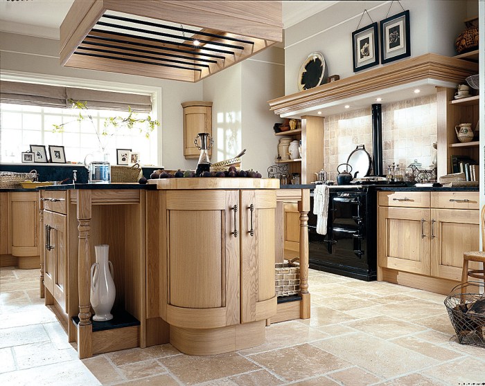 Oak traditional kitchens kitchen avington