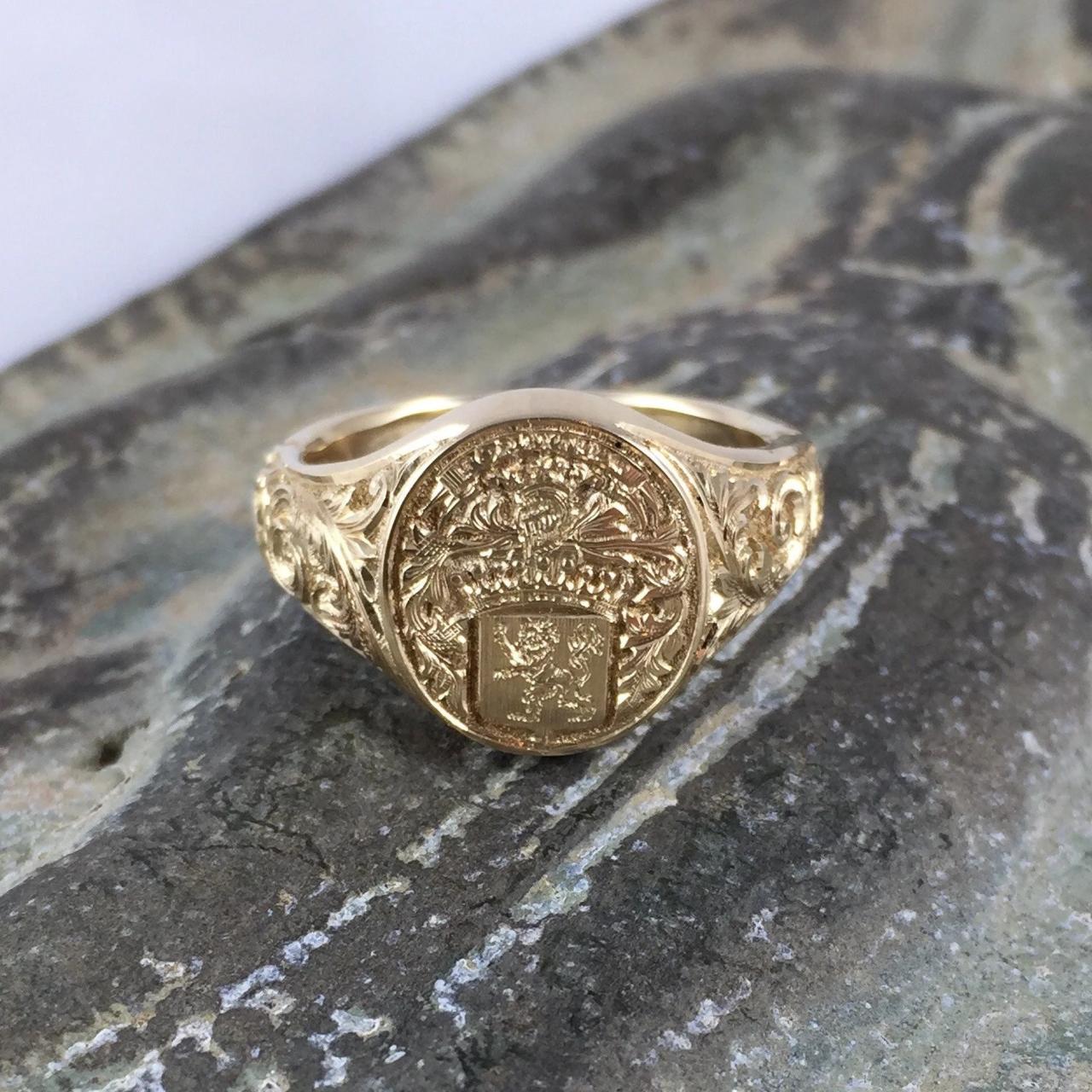 Signet ring engraved deep