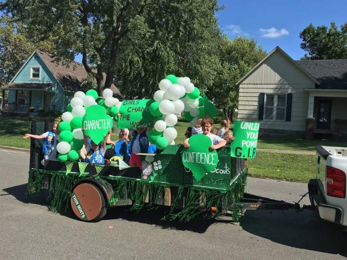 Parade float decorate diy christmas floats sengerson homecoming inexpensive decorations st patrick kids ultimate guide making entertaining