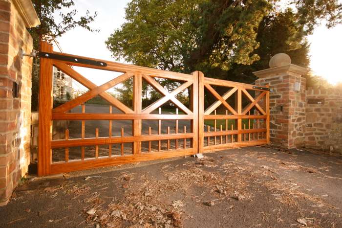 Driveway fence ideas uk