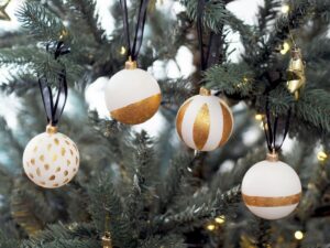 Christmas decoration ideas with baubles
